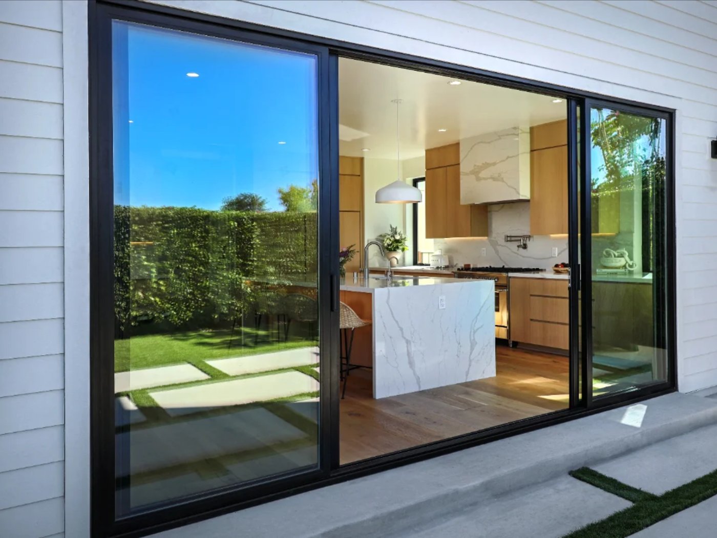 Milgard V300 Newport sliding patio door
